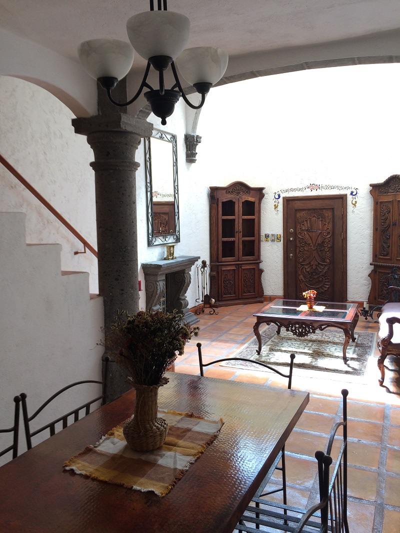 hiszpanskie meble kolonialne